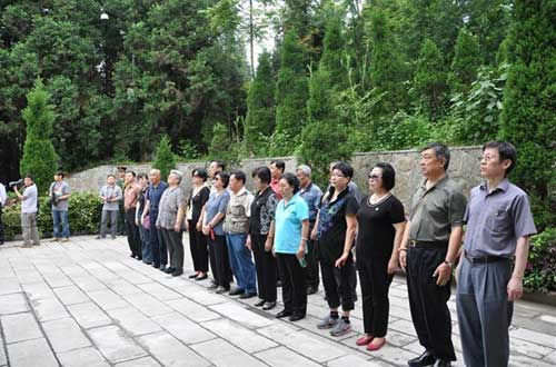 2012年5月10日下午3時(shí)，在湖南省張家界市天子山賀龍公園隆重舉行了